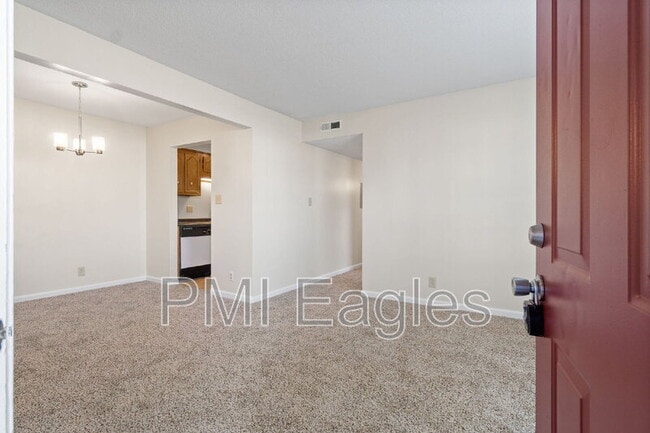 Building Photo - 263 White Oak Rd