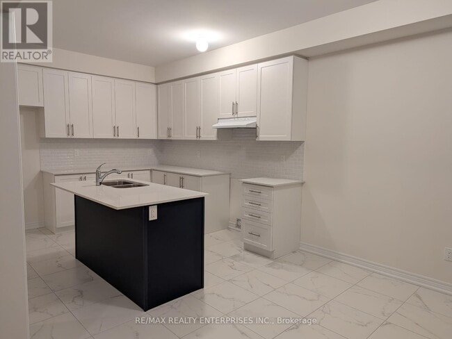 Building Photo - 1279 Davis Lp