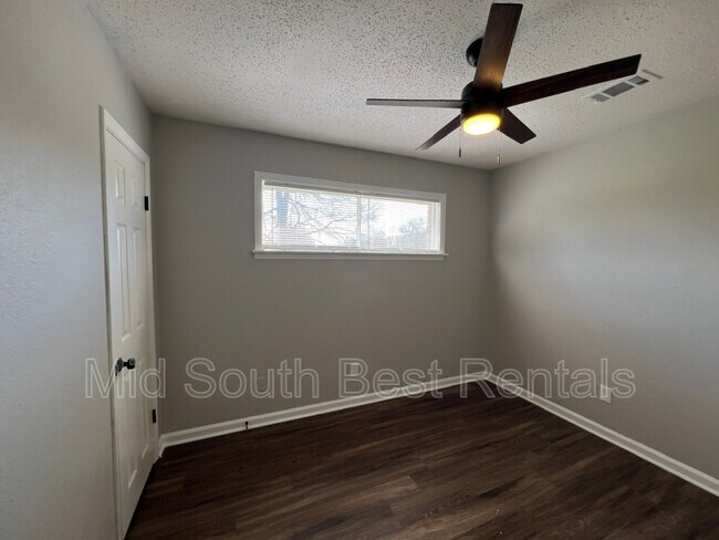 Foto del edificio - 1795 Tampa Cove