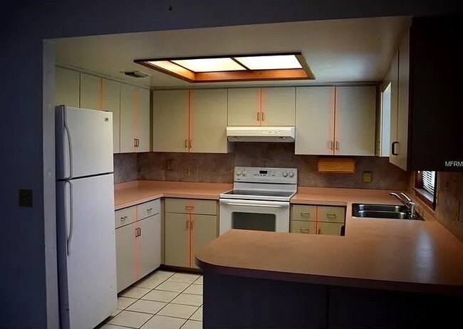 Building Photo - 702 Leeward Dr