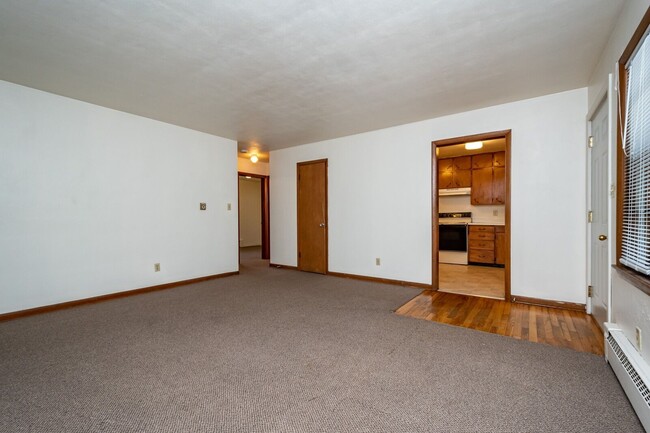 Building Photo - Random Residential Properties LLC-404 E Foster