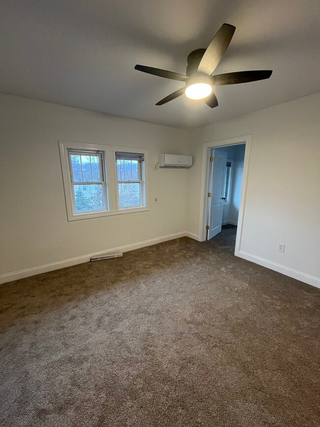 Building Photo - 417 N Main St