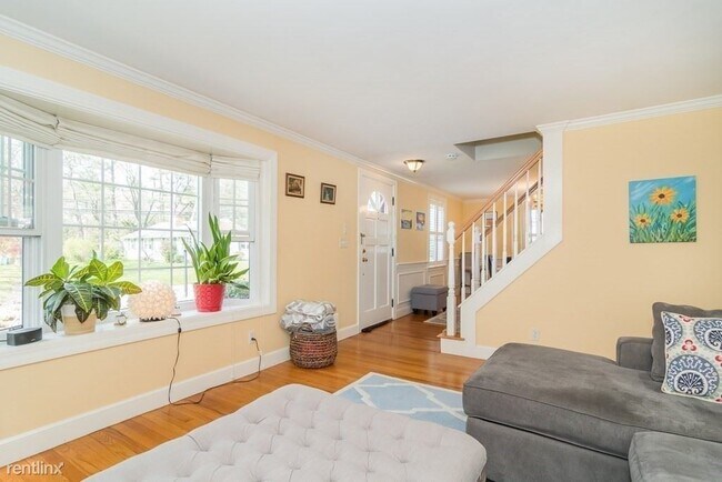 Building Photo - 3 br, 2 bath House - 62F Fisher St