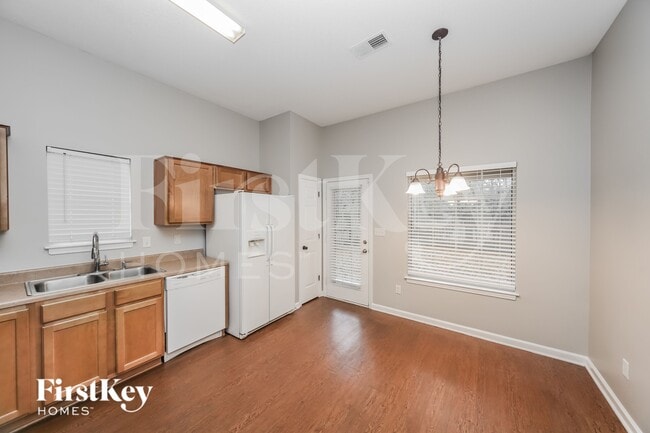 Foto del edificio - 7226 Grapetree Trail