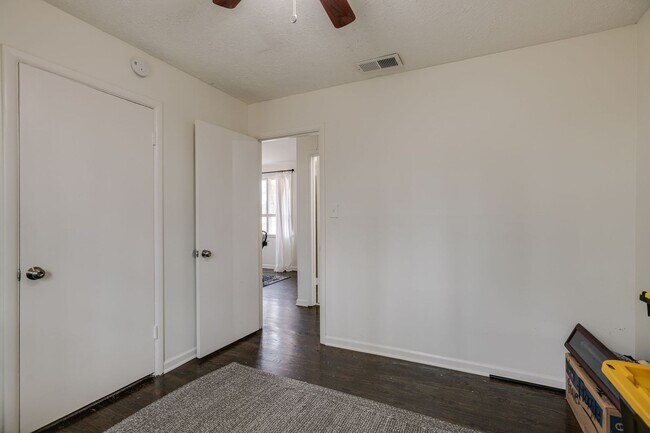 Foto del edificio - 514 Longview Dr