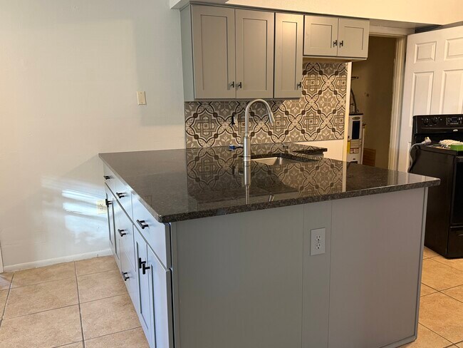 Building Photo - 2917 Magnolia Ave