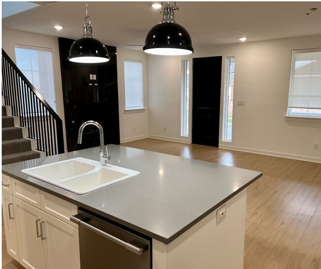 Foto del edificio - Extra large 4 berm 3.5 bath townhome in Vi...