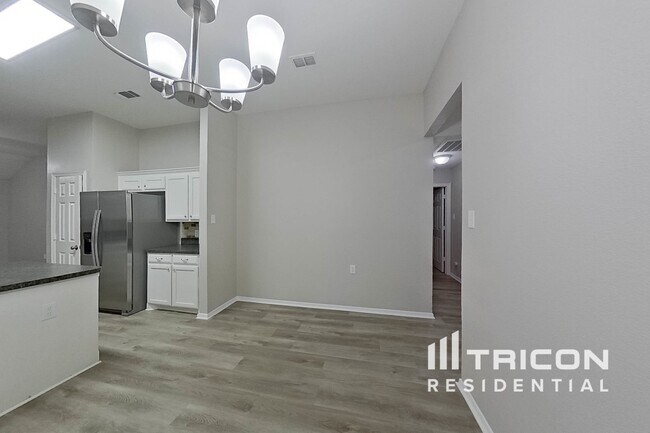Building Photo - 1082 Roundrock Dr