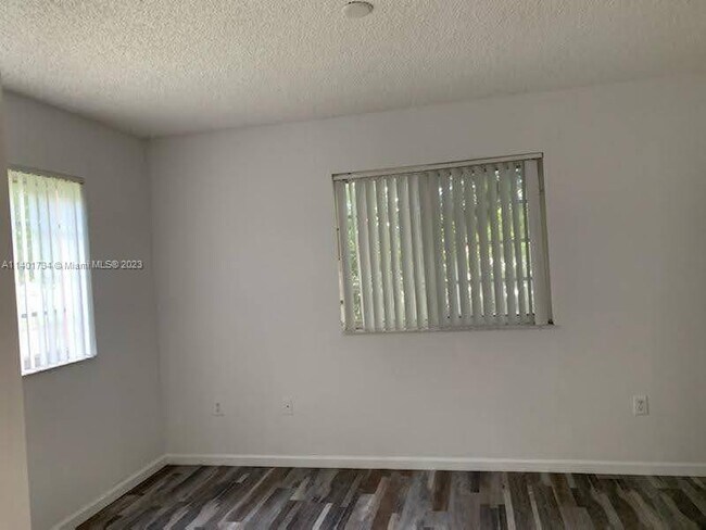 Building Photo - 3211 Sabal Palm Manor