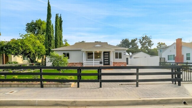 Building Photo - 17240 Archwood St