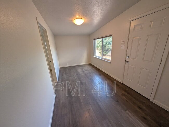 Foto del edificio - 6200 Prairie Rd NE