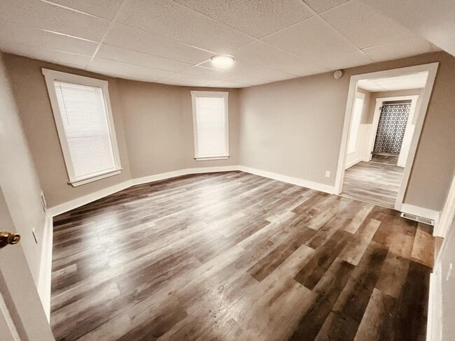 Building Photo - 6 Grove St