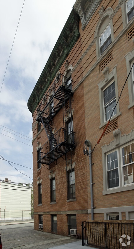 Building Photo - 238 Van Horne St