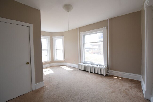 Building Photo - 1616 S Riverfront Dr