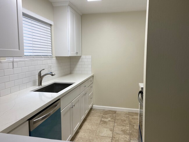 Building Photo - 1 bed 1 bath Condo