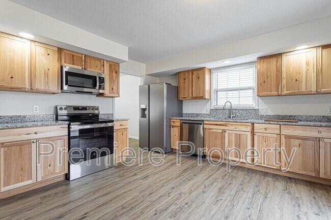 Foto del edificio - 5708 NW Raintree Ct