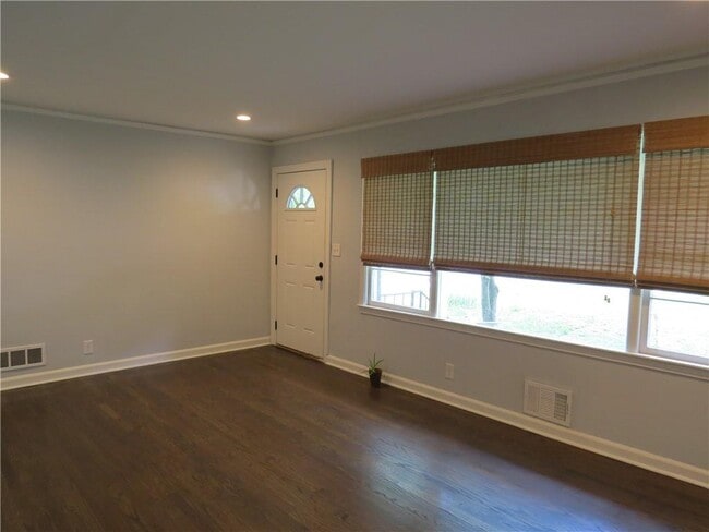 Foto del edificio - 1570 Van Epps St SE