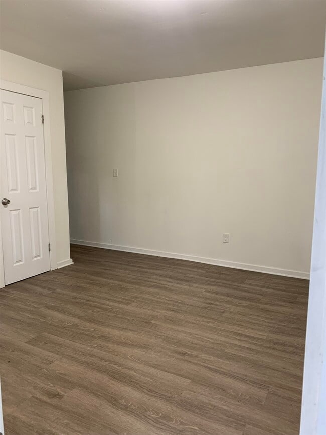 Building Photo - 560 Christopher St