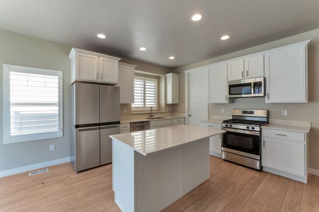 Building Photo - LEHI HOUSE W ATTACHED 2 CAR, LANDSCAPING &...