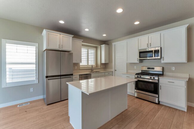 Foto del edificio - LEHI HOUSE W ATTACHED 2 CAR, LANDSCAPING &...