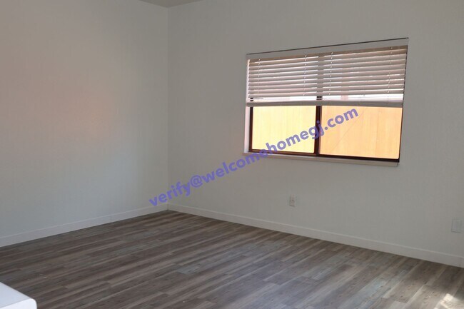 Building Photo - 1708 Rood Ave