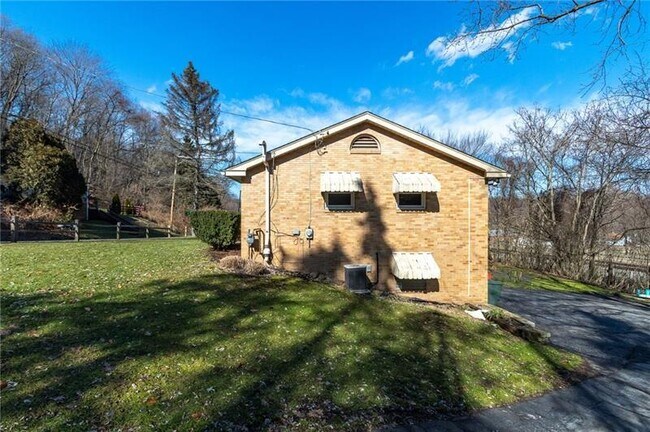 Foto del edificio - 1364 Sharon Rd