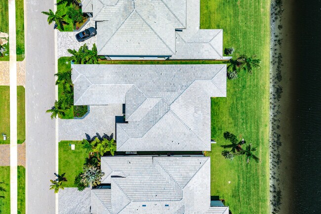 Foto del edificio - 9516 Riverside Pk Dr