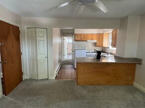 Building Photo - 657 Childs Ave