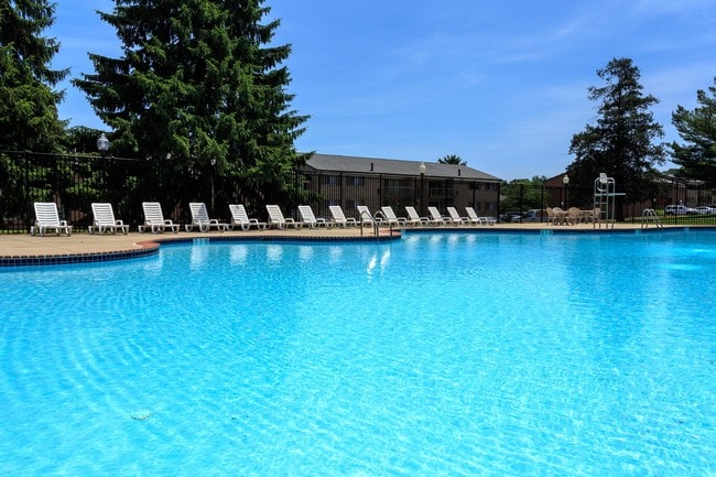 Building Photo - Streamside Apartments