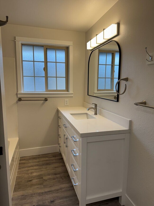Foto del edificio - Updated Duplex in SE Bend