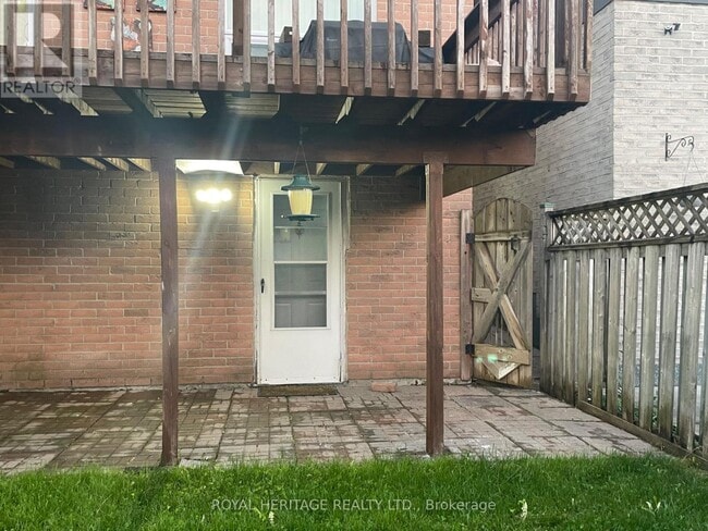 Building Photo - 1633 Marshcourt Dr