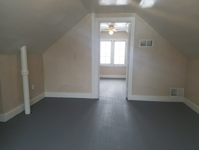 Foto del edificio - 2 Bedroom 1 Bath Bungalow in Pontiac