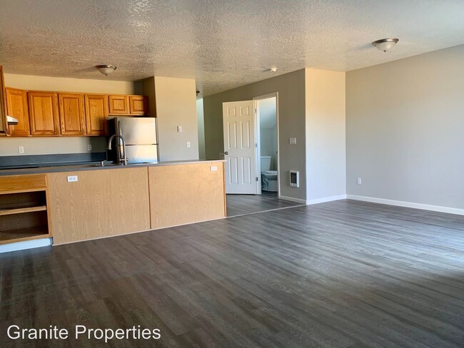 Building Photo - 682 N Cloverleaf Loop