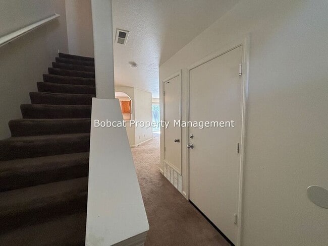 Foto del edificio - 217 Meadowood Ct