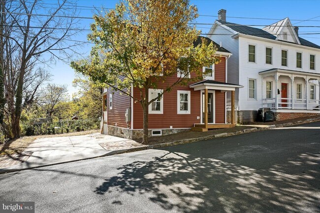 Foto del edificio - 117 E Monmouth St