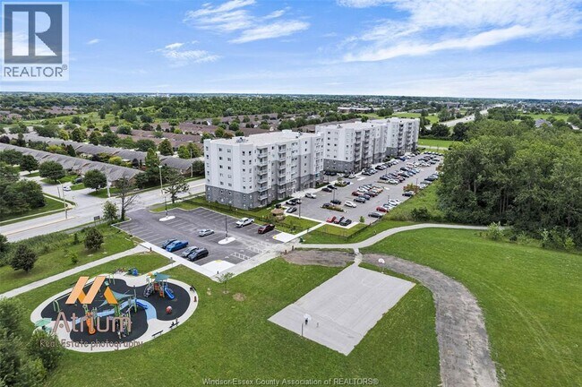 Building Photo - 1611 Banwell Rd