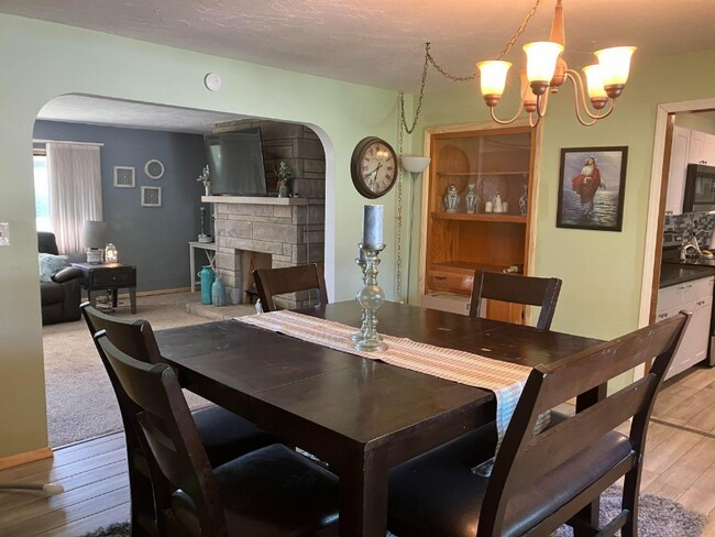 Foto del edificio - 9029 Green Meadow Dr