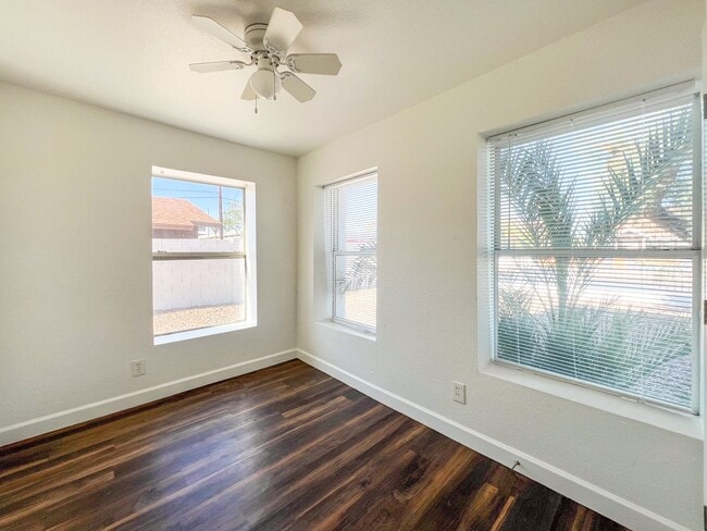 Building Photo - 317 N 17th Dr