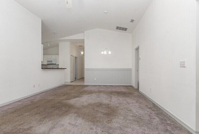 Foto del edificio - 923 Sandy Ridge Dr