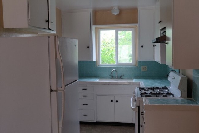 #10 kitchen - 1805 S Rimpau Blvd