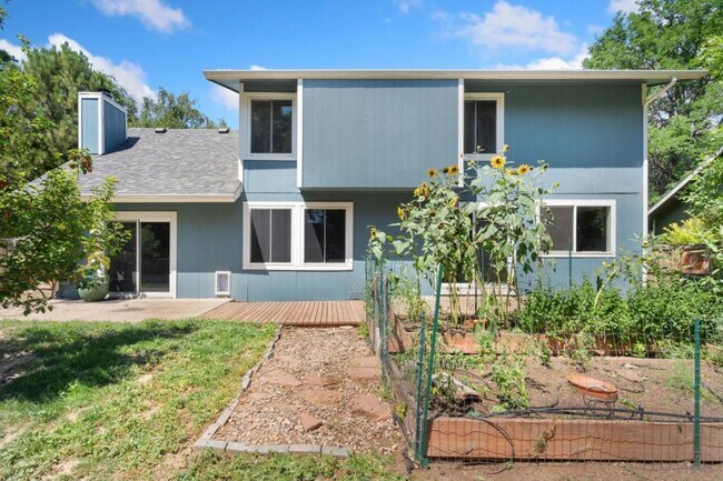 Building Photo - 2718 Granada Hills Dr
