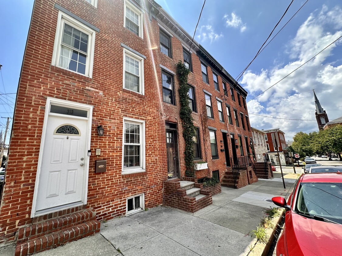 Primary Photo - 313 E West St