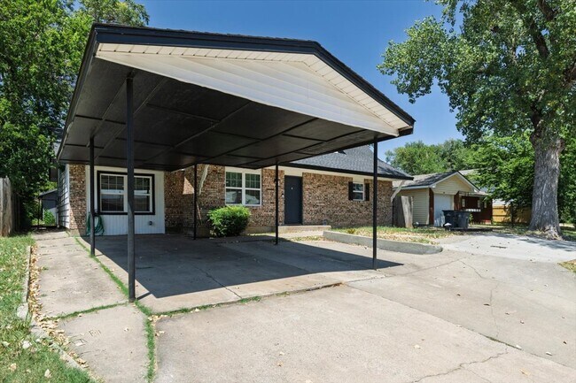 Foto del edificio - 122 NE Angus St