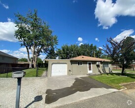 Building Photo - 904 Rd 46