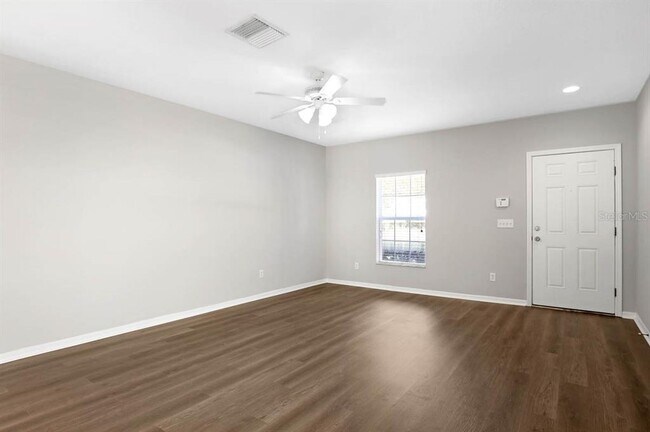 Building Photo - 15845 Fishhawk View Dr