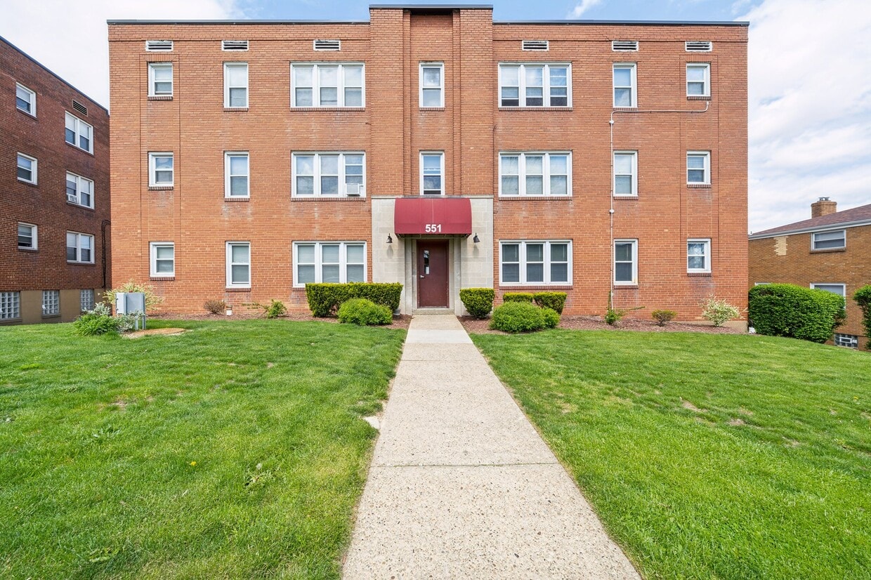 Primary Photo - 551 Larose St