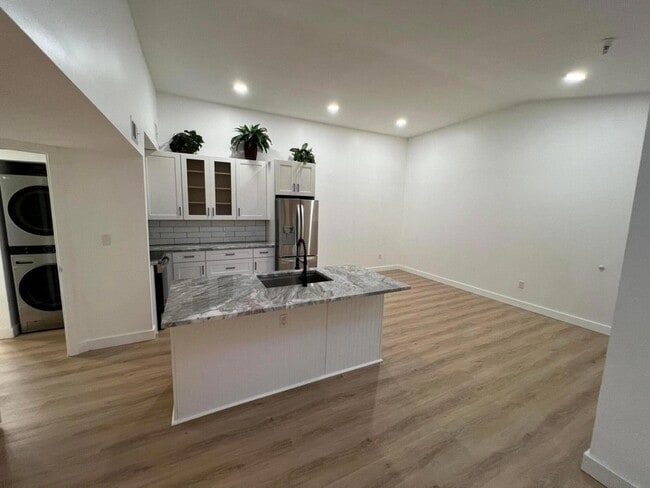 Building Photo - 1335 Crystal Way