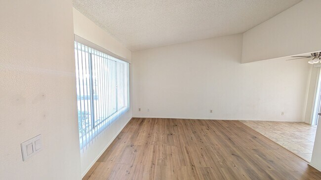 Building Photo - 2 bed/ 2 bath Condo