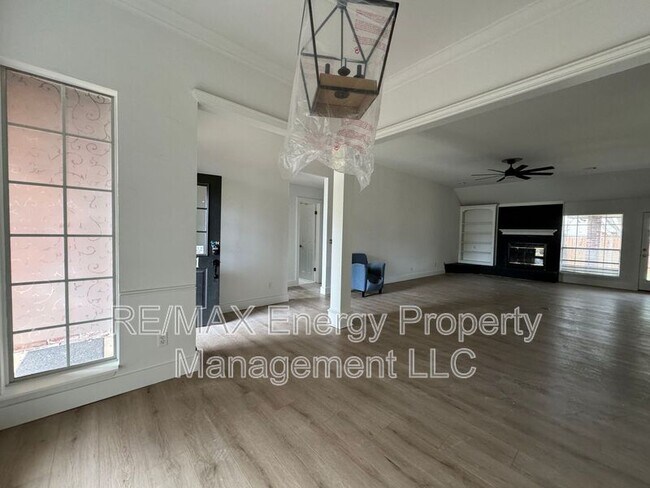 Building Photo - 1121 Charlton Rd