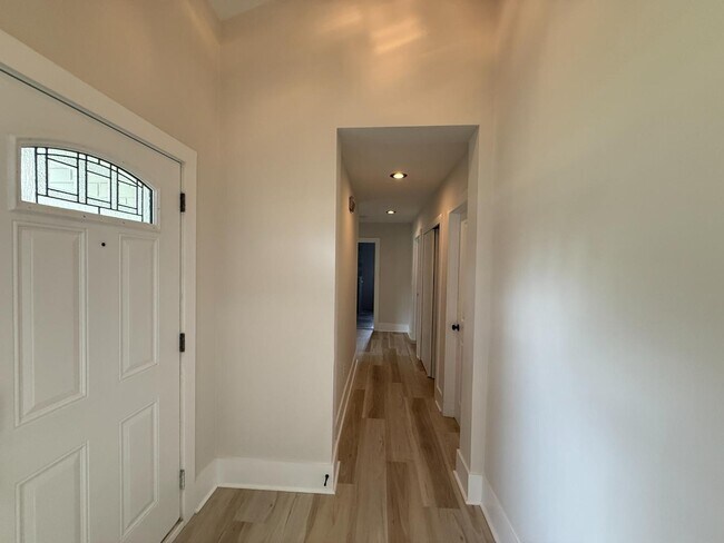 Foto del edificio - 5432 Grove Ave